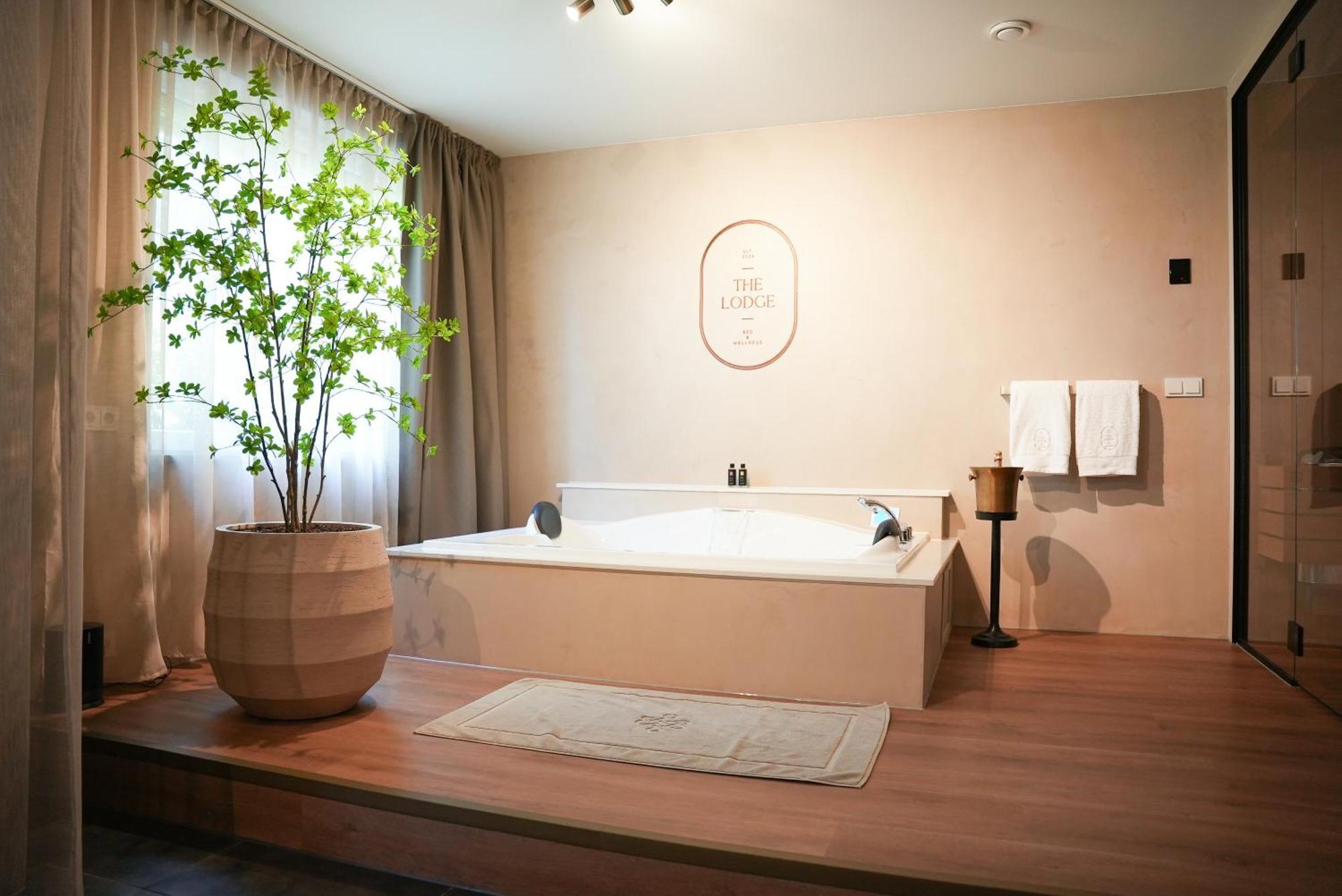 The Lodge Bed & Wellness Oisterwijk Sauna, Jacuzzi, Luxury Moergestel Buitenkant foto